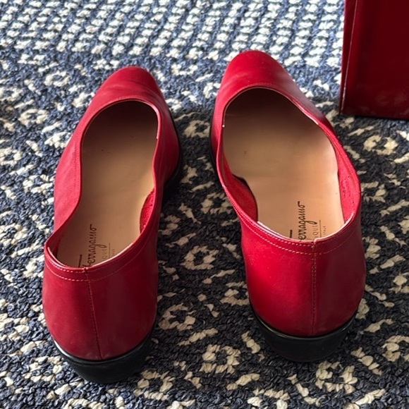 Vintage Salvatore Ferragamo Women's leather Red Flats in size 8.5 - Picture 6 of 8